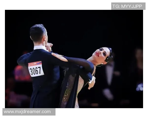 成都极限运动队在世界杯中的团队协作表现分析与点评