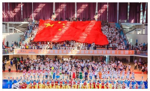 k1体育平台抛却4亿代言离任篮协主席的姚明在村落小学找到了新赛场