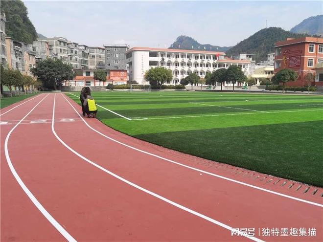 体育赛事2025 塑胶跑道厂家保举玉峰体育自有施工团队标准流程费心