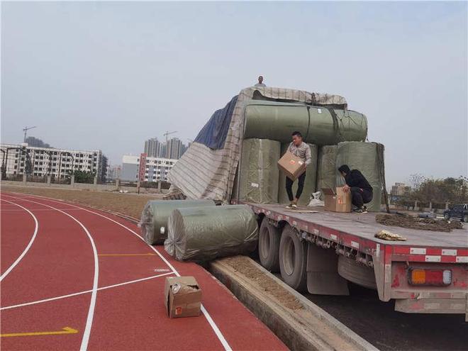 足球比赛2025塑胶跑道制作商玉峰体育共同构造设想耐候性更凸起